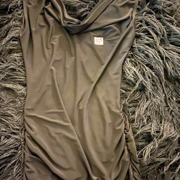 Dresses - Picture 3 of 8